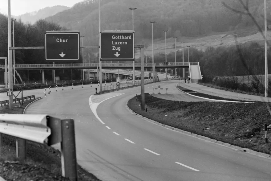 Switzerland Avoids Recession Despite Oil Crisis, Study Finds.