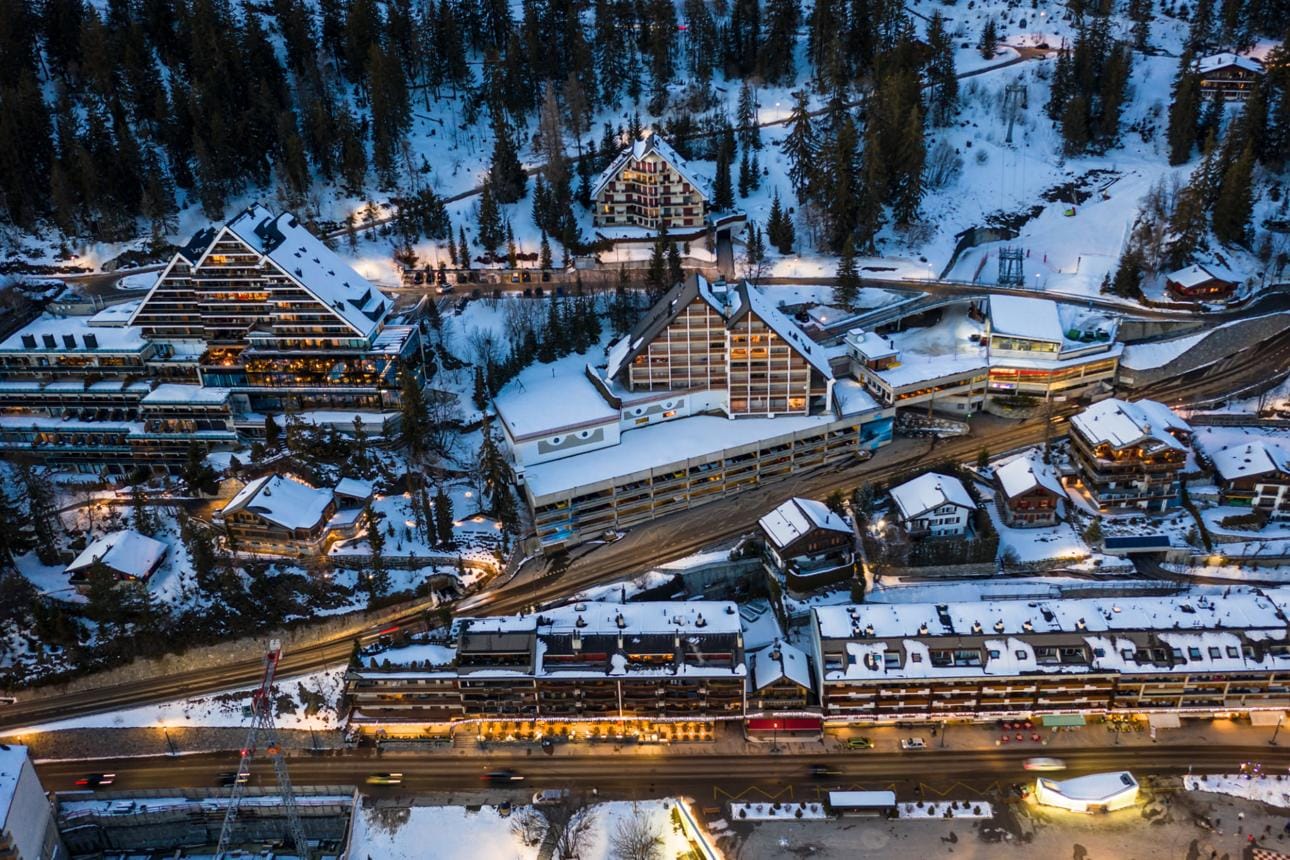 Former Official Remains Silent in Crans-Montana Fire Investigation