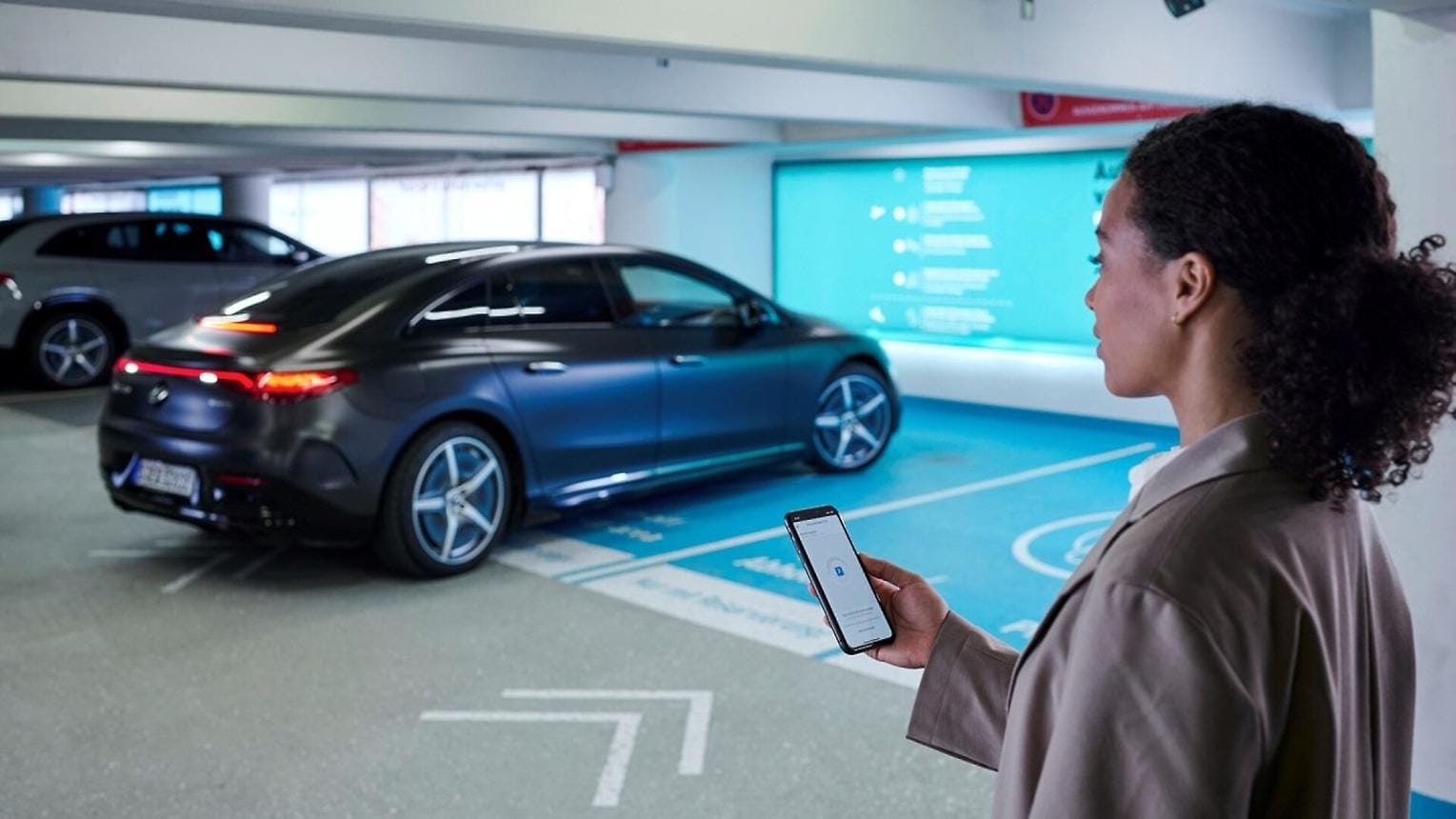 Maextro S800 Features Self-Parking Tech.