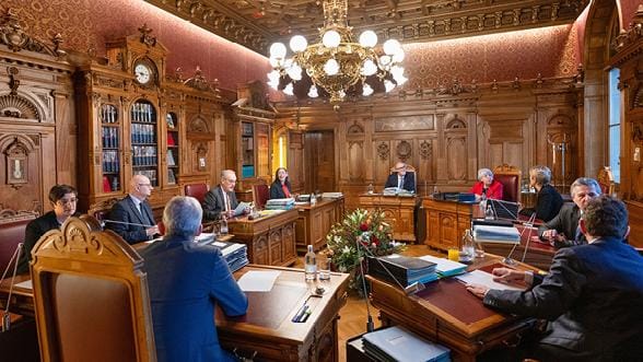 Swiss Finance Minister Urges Banks to Strengthen Financial Stability.