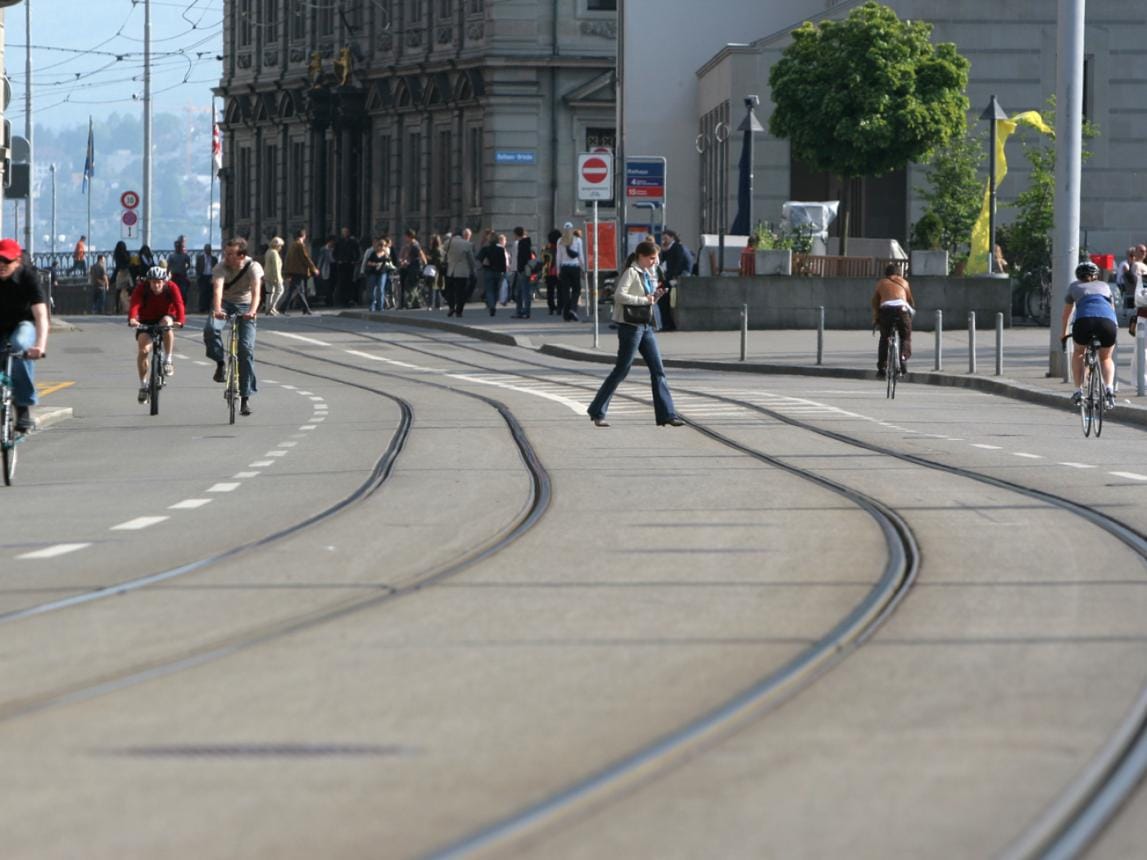 Rising Fuel Prices Change Swiss Travel Habits, Survey Finds
