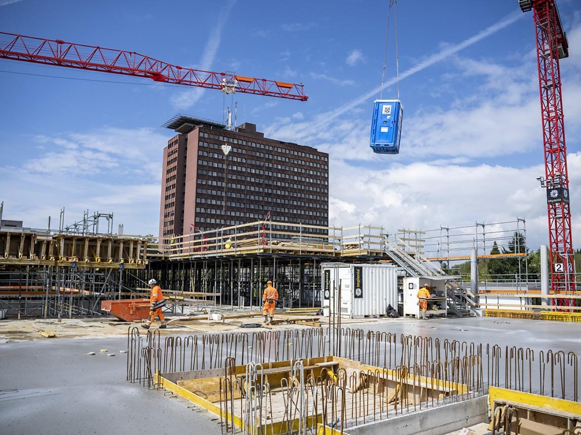Swiss Industrial Production Falls 6.1% in First Quarter 2026.