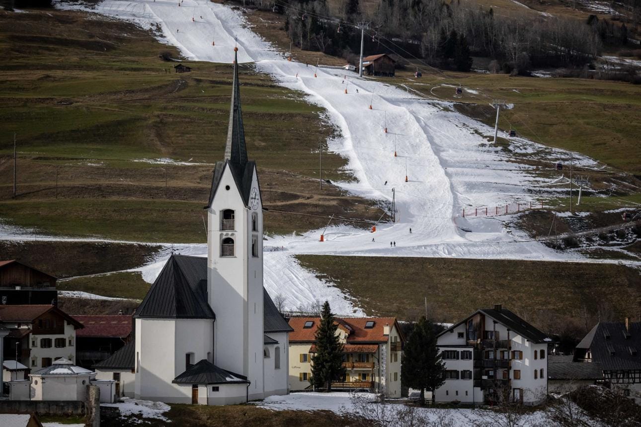 Swiss Tourism Set for Decline in Summer 2026 Due to Global Conflict Impact.
