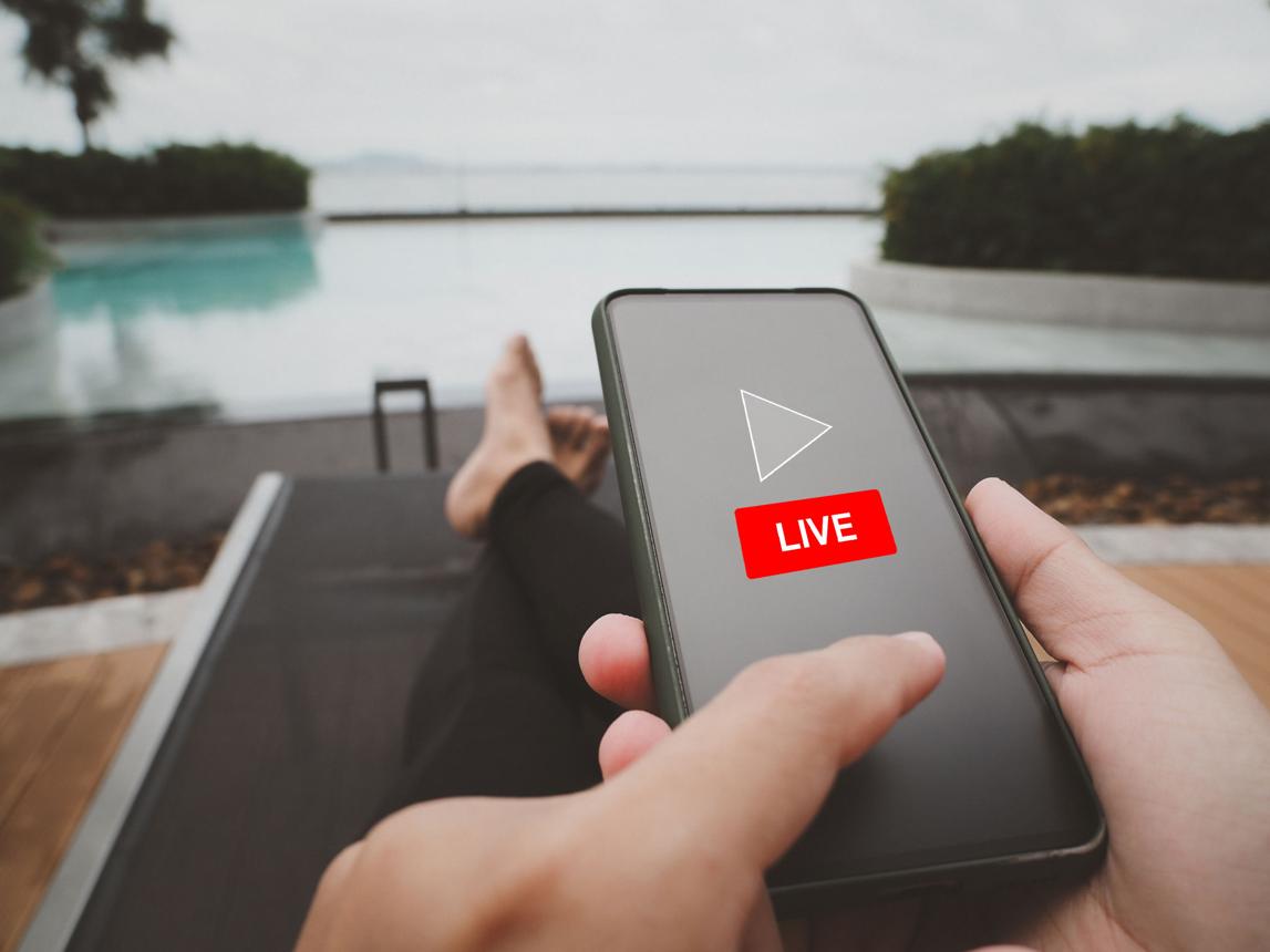 Instagram Launches “Instants” for Real-Time Sharing.