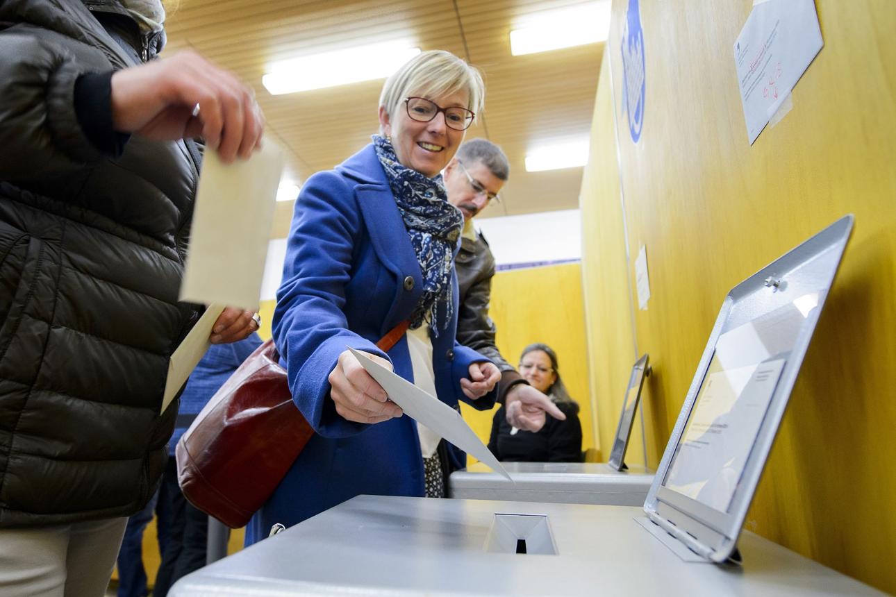 Swiss Women Trust Public Institutions Less Than Men, Study Finds