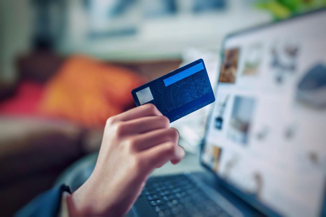 Online Shopping Raises Debt Concerns in Switzerland